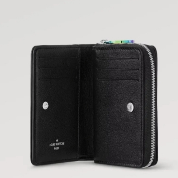 Authentic Louis Vuitton Ski Monogram Wallet - Picture 4 of 9